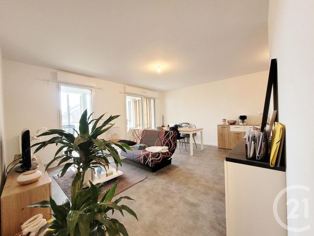 Afficher la photo en grand Appartement F2 à louer - 2 pièces - 47.49 m2 - VITRE - 35 - BRETAGNE - Century 21 A.I.T
