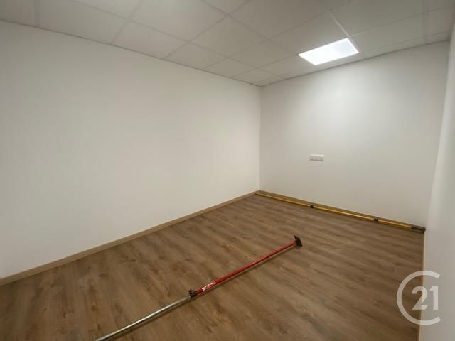 Afficher la photo en grand Appartement Local à louer - 1 pièce - 200.0 m2 - VITRE - 35 - BRETAGNE - Century 21 A.I.T