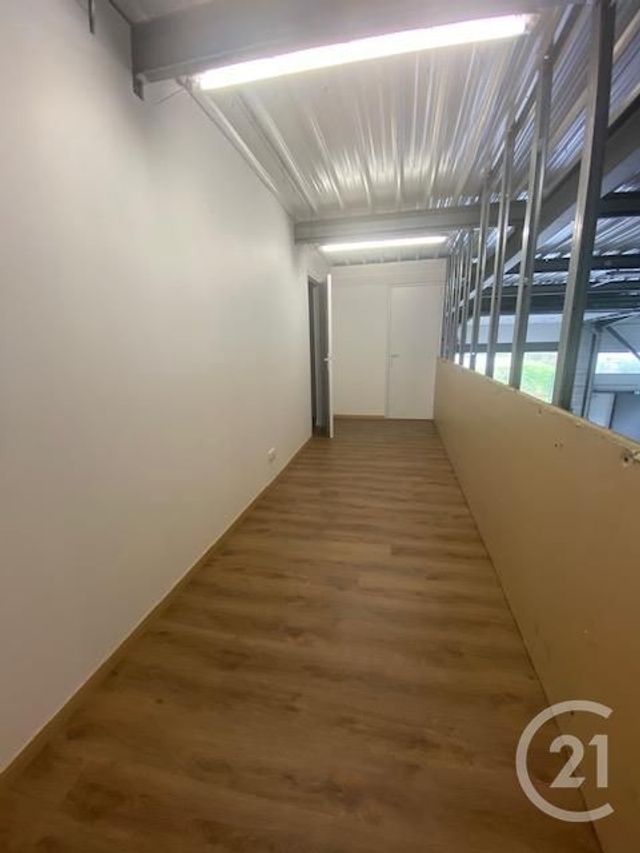 Afficher la photo en grand Appartement Local à louer - 1 pièce - 200.0 m2 - VITRE - 35 - BRETAGNE - Century 21 A.I.T