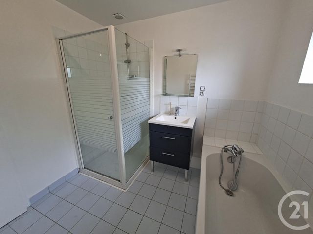 maison à louer - 3 pièces - 81.42 m2 - ARGENTRE DU PLESSIS - 35 - BRETAGNE - Century 21 A.I.T