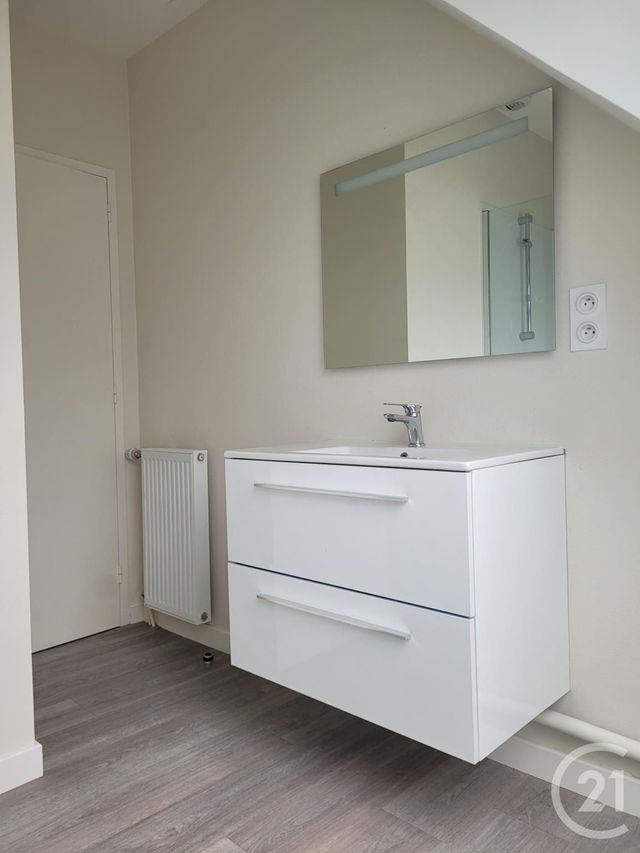 Appartement F1 à louer - 1 pièce - 29.7 m2 - VITRE - 35 - BRETAGNE - Century 21 A.I.T