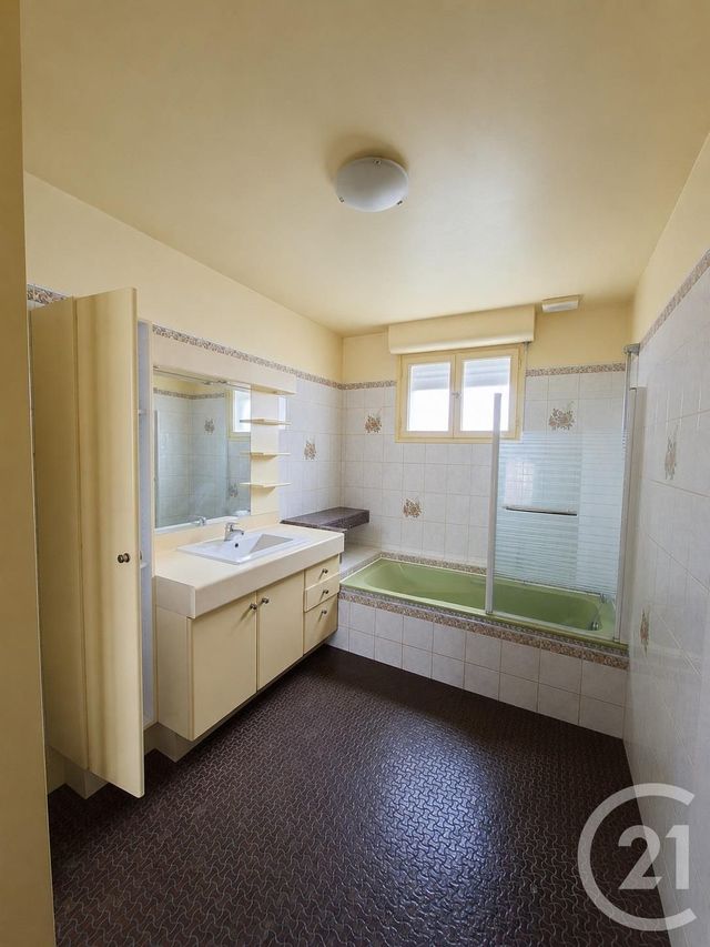 maison à louer - 7 pièces - 157.94 m2 - VITRE - 35 - BRETAGNE - Century 21 A.I.T