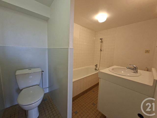 Appartement à louer - 2 pièces - 38.5 m2 - VITRE - 35 - BRETAGNE - Century 21 A.I.T