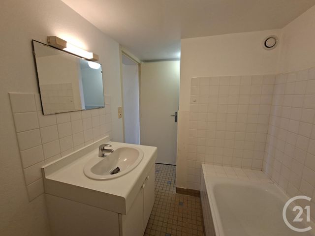 Appartement à louer - 2 pièces - 38.5 m2 - VITRE - 35 - BRETAGNE - Century 21 A.I.T